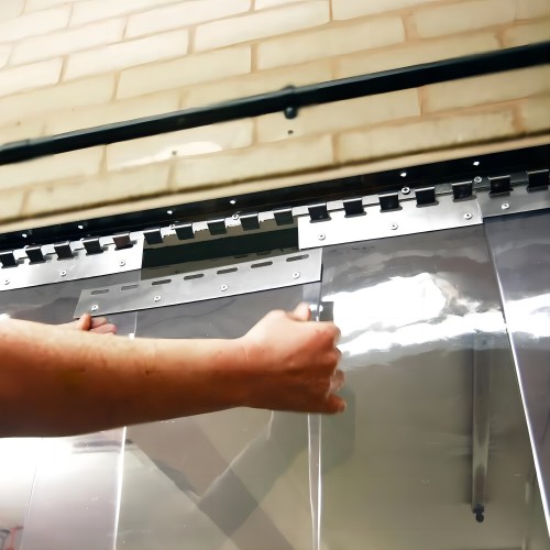 PVC perde şeridi takın